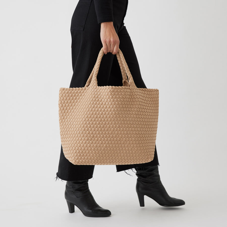 Andreina Bags Siempre tote bag in cream colour. Large size yet lightweight. Handmade, interlaced material, synthetic material, water resistant, machine washable. Designed in Sydney, Australia.