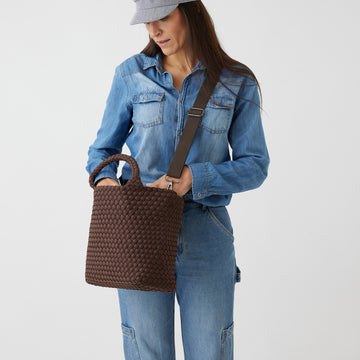 Andreina Bags Ciudad crossbody bag in brown colour. Medium size. Handmade, interlaced material, synthetic material water resistant, machine washable, adjustable strap, lightweight. Can be worn as crossbody or as a handbag. Designed in Sydney, Australia.
