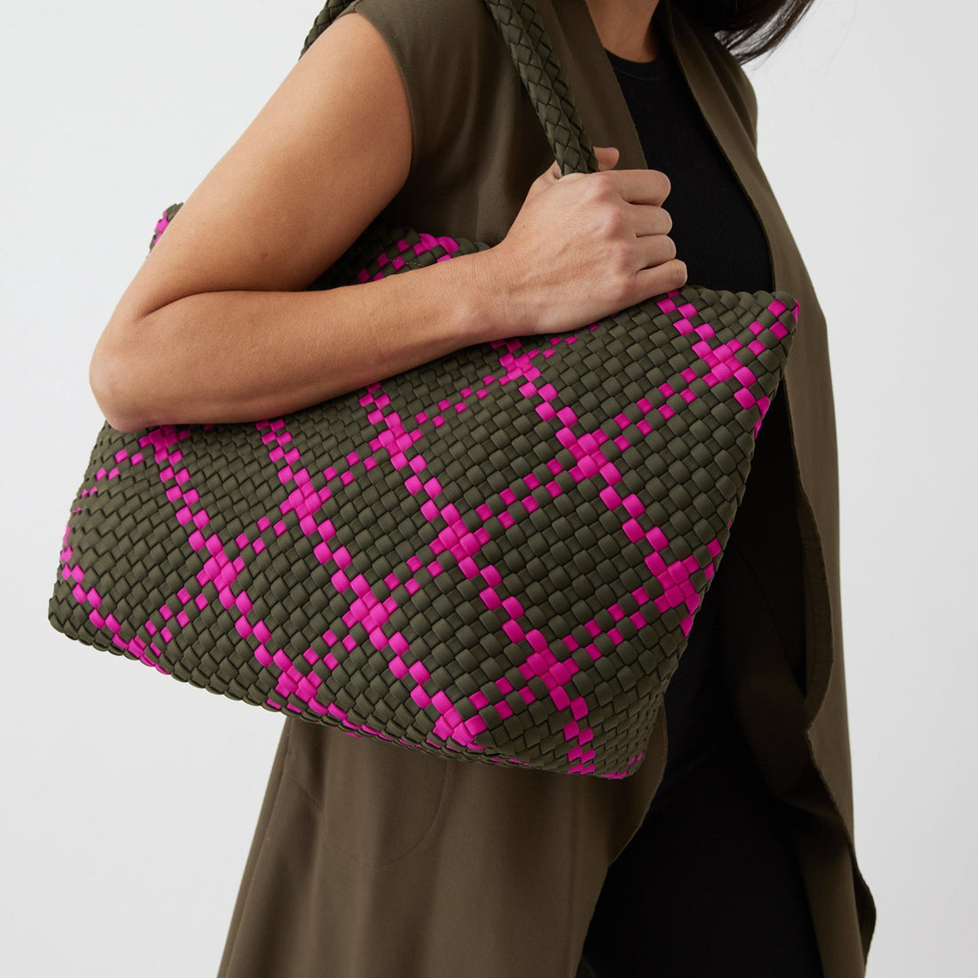 Andreina Bags Siempre tote bag in army green colour with magenta pink criss cross stripes. Colour name is Army Pink. Large size yet lightweight. Handmade, interlaced material, synthetic material, water resistant, machine washable. Designed in Sydney, Australia.