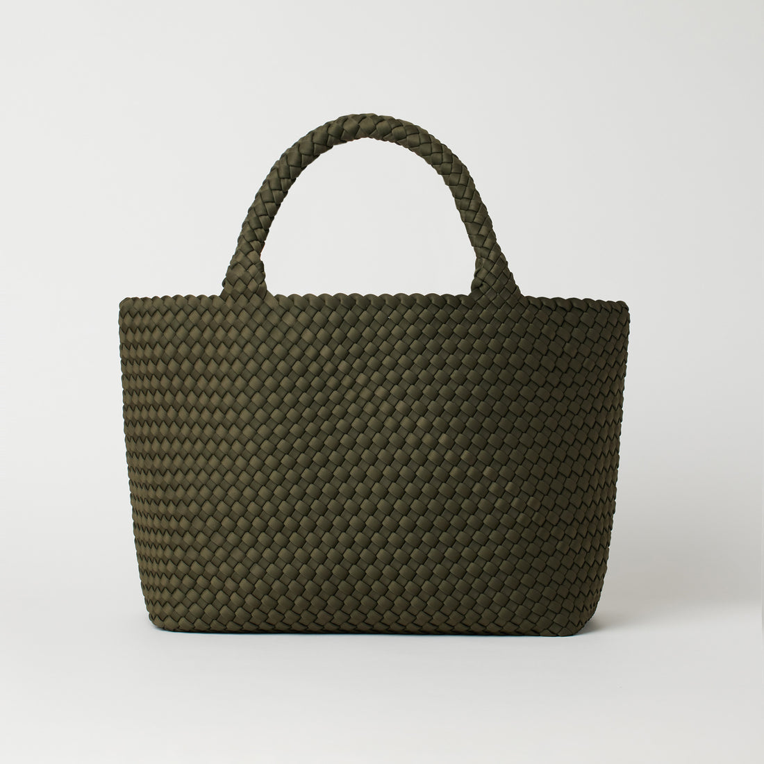 Andreina Bags Siempre tote bag in army green colour. Large size yet lightweight. Handmade, interlaced material, synthetic material, water resistant, machine washable. Designed in Sydney, Australia.