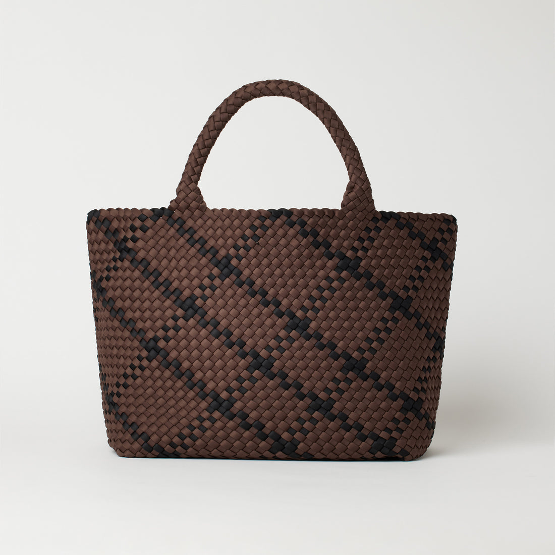 Andreina Bags Siempre tote bag in brown colour with black criss cross stripes. Colour name is cocoa. Large size yet lightweight. Handmade, interlaced material, synthetic material, water resistant, machine washable. Designed in Sydney, Australia.