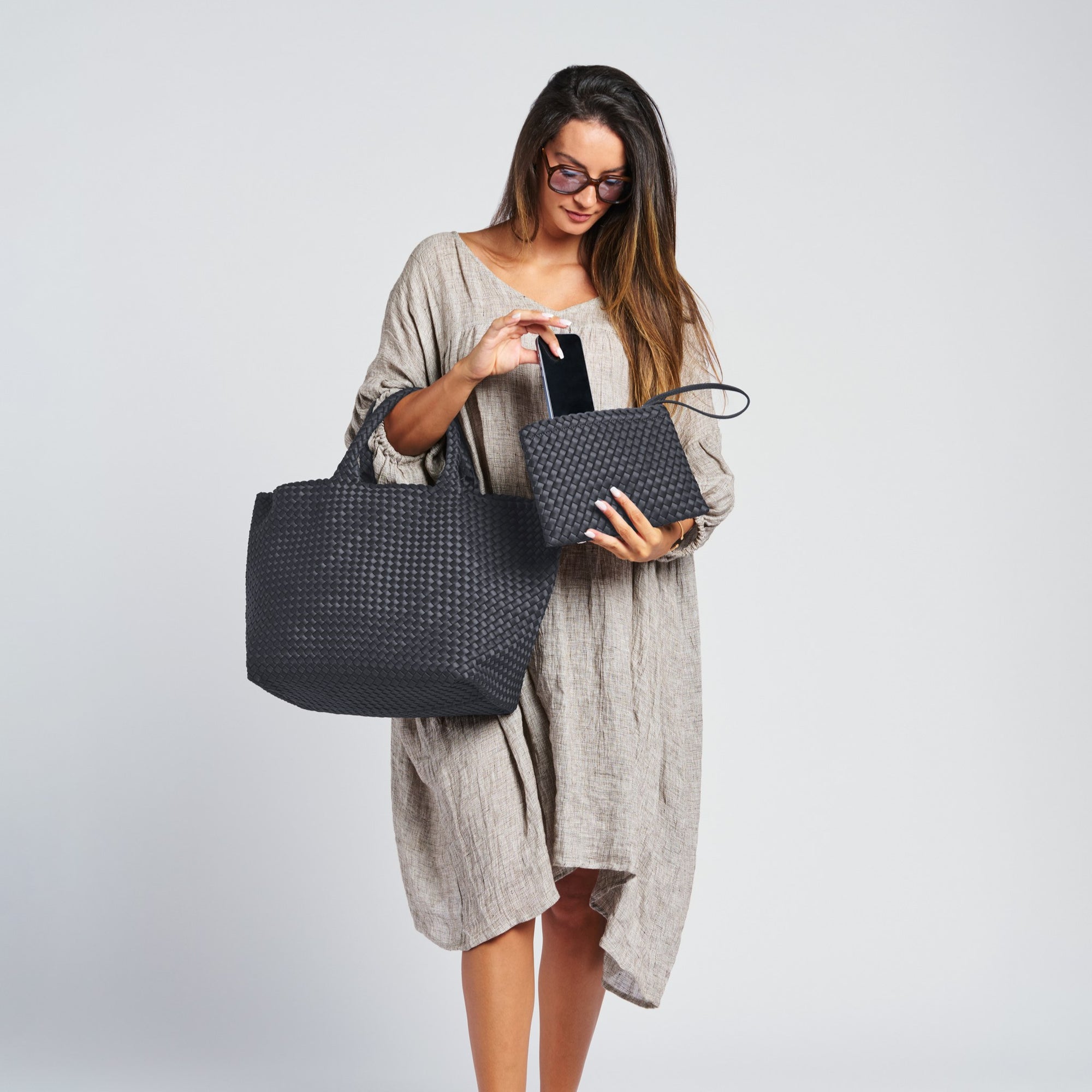 women with a 2 set of a Tote bag and a matching clutch made of handwoven neoprene